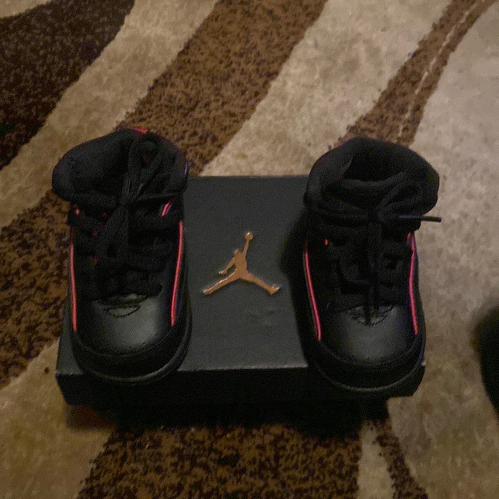 BABY RETRO JORDANS.